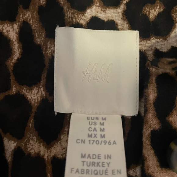 H&M Cheetah Print Oversized shirt jacket in woven cotton fabric. Women’s Medium. - Picture 3 of 4